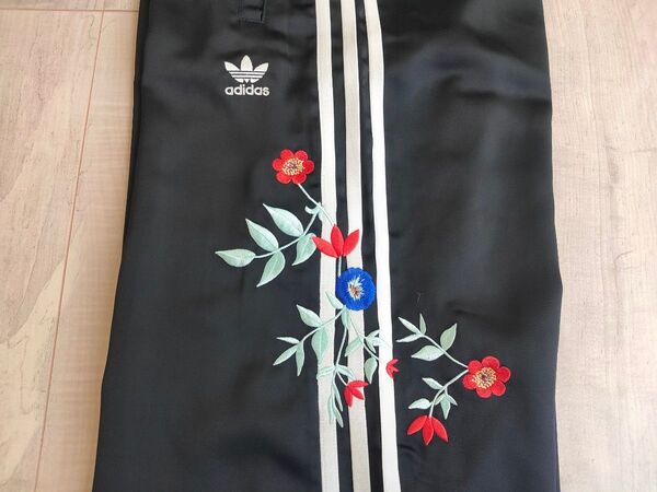 L 新品 adidas FLORAL FIREBIRD TRACK PANTS アディダス ジャージ ジャージパンツ 花柄