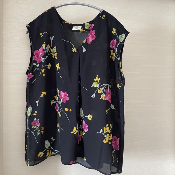 URBAN RESEARCH DOORS 花柄ノースリーブシャツ