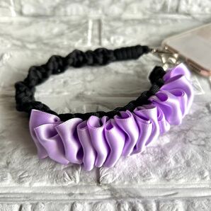 パラコード×サテンリボンの大人可愛いスマホハンドストラップ|ブラック×パステルパープル|ハンドメイド