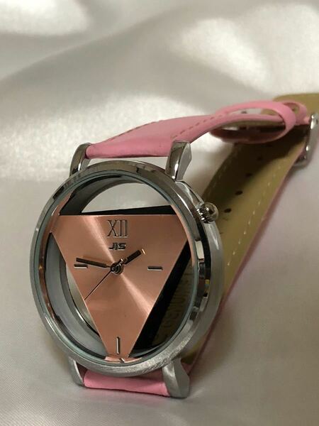 ピンクが可愛い！レディース　アナログファッション腕時計　新品未使用品