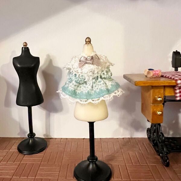 【ハンドメイド】レース柄ワンピース(ミント)*赤ちゃんサイズ(約5cmドール用)