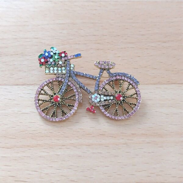 自転車デザインのブローチ