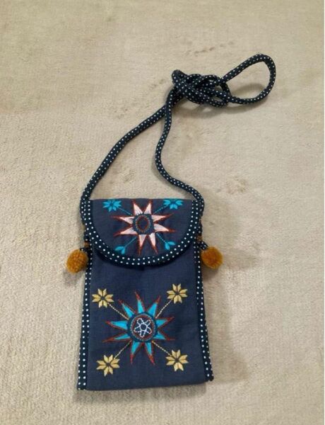 スマホポーチ 小物入れ お財布 ポシェット ポーチ 手刺繍 タイ少数民族