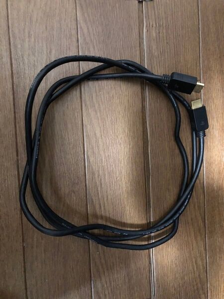 HDMIケーブル 全長2m 接点は金メッキ 動作OK品 中古品