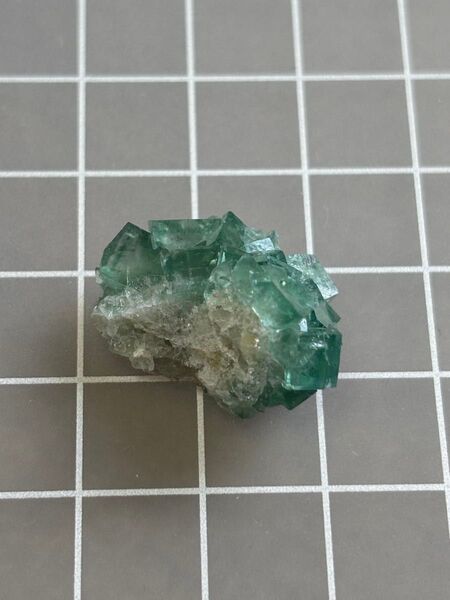 フローライト 原石 4.5グラム クラスター 蛍石 蛍光鉱物 天然石 グリーン