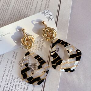 金具変更可 おおぶりモダン ダブルリング ホワイト×ブラック ハンドメイドピアス