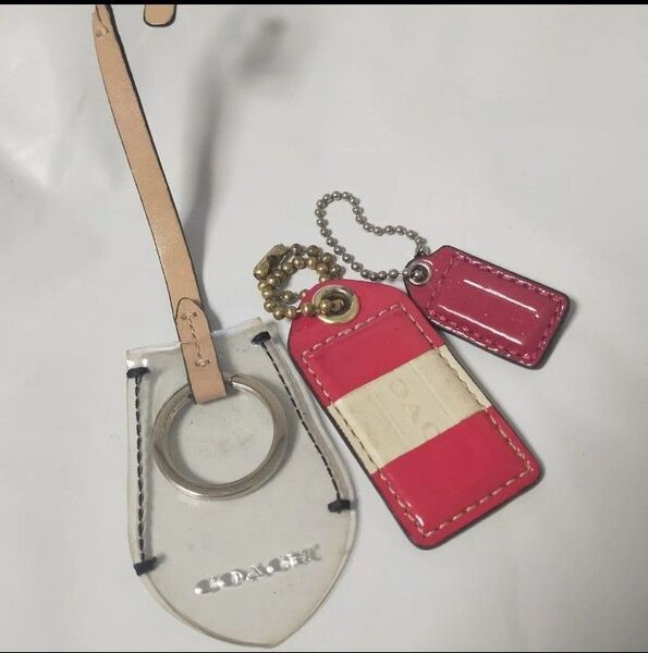 中古 COACH バッグチャーム 飾り タグ キーチャーム コーチ キーリング 赤色 白色