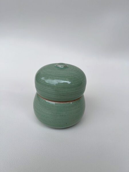 美品 青磁 高麗青磁 柳海剛 柳根瀅 陶器製 茶筒 茶道具 なつめ 人間文化財 希少 ビンテージ 人間国宝 韓国 棗
