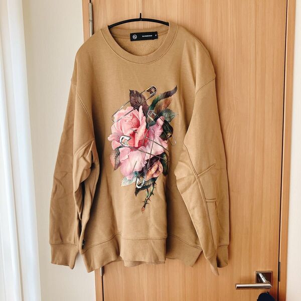 GU × UNDERCOVER グラフィックスウェットシャツ ブラウン