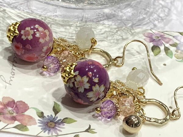 255. 紫グラデ 桜柄の転写ビーズ ピアス イヤリング ハンドメイド 和 転写玉 高級ビーズ