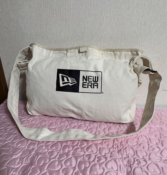 NEW ERA ショルダーバッグ オフホワイト ロゴ ★値下げしました★