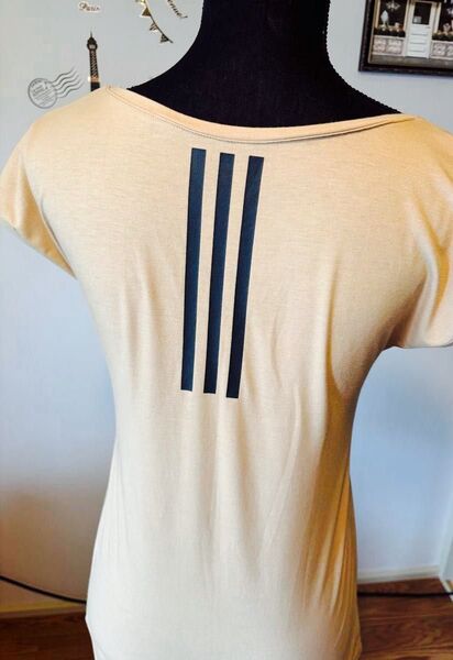 ★adidas Tシャツ ベージュ レディース (Lサイズですが、やや細め)