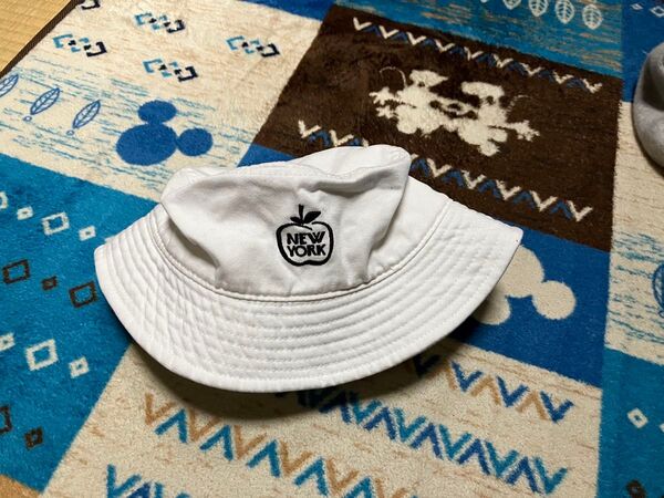 NEW YORK ロゴ刺繍入り バケットハット ホワイト