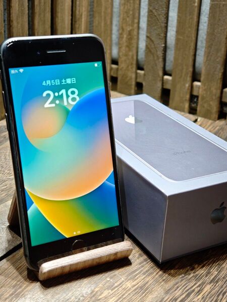 美品 iPhone8 64GB SIMロック解除済み スマホ