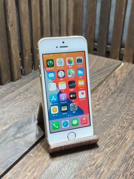 美品 iPhoneSE 32GB Simロック解除済み スマホ