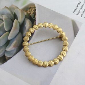 【B-13】ゴールド 波形リブデザイン ブローチ 北欧