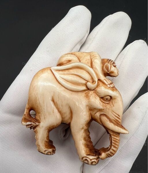 東洋彫刻 細密彫刻 天然素材 骨董品 象 猿 封侯拜相 マンモス骨董飾り物 根付