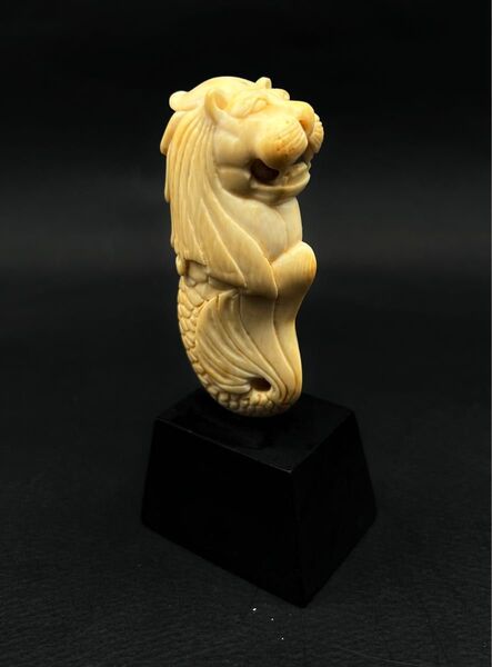 東洋彫刻 細密彫刻 天然素材 骨董品 魚尾獅マンモス骨董飾り物
