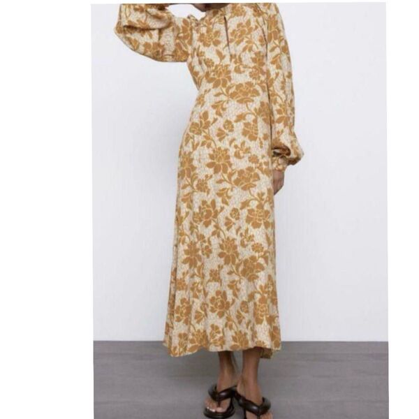 ZARA バックオープンワンピース