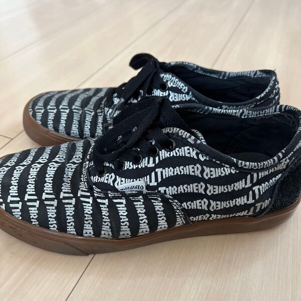 THRASHER スニーカー