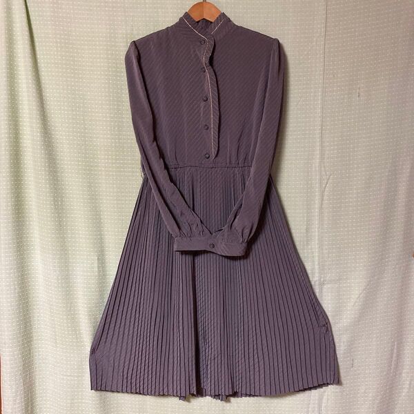 ワンピース 長袖 ロング シャツ 前開き ひざ下 サテン グレー ゴールド プリーツ 長袖ワンピース クラシカル 立襟