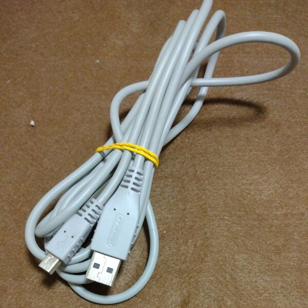 wiiuプロコントローラの充電電ケーブル