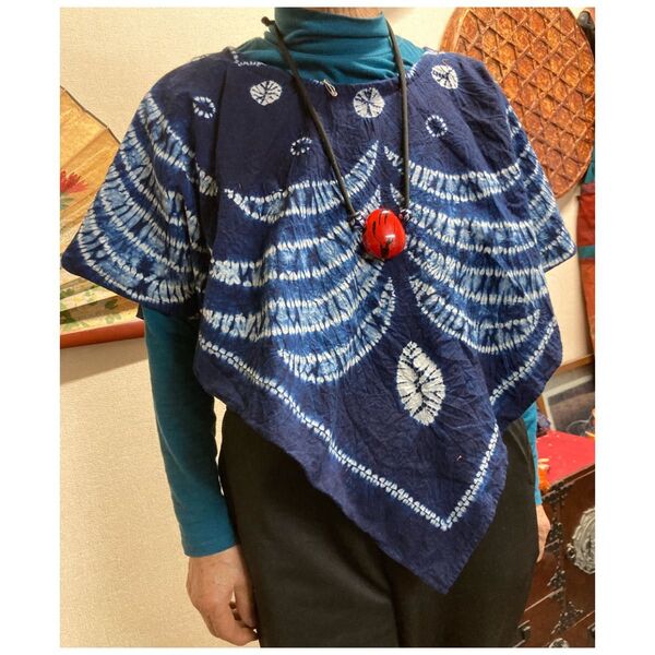 藍の絞りのポンチョ(お袖あり) ハンドメイド