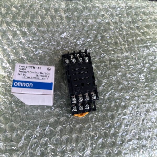OMRON タイマー H3YN-41 ソケット付き新品