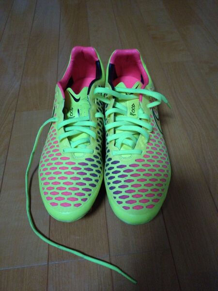 ナイキ サッカースパイク マジスタ 一部取替式 NIKE
