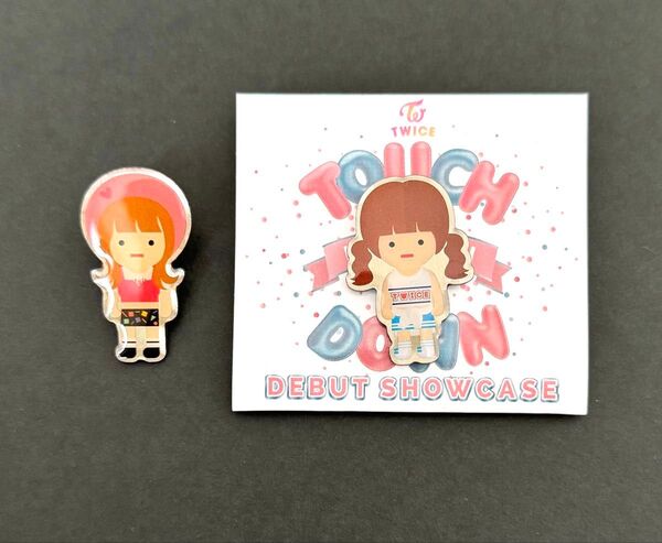 TWICE touchdown モモ momm ピンバッジ