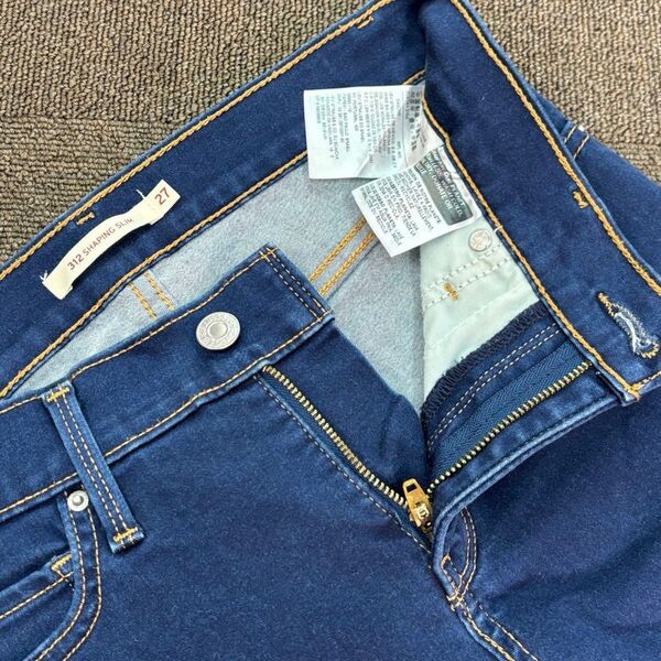 Levi's スキニージーンズ W27 J⑦3 1点もの売切御免!