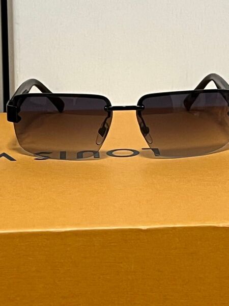 GUCCI グッチ サングラス 黒縁 ブラック 未使用
