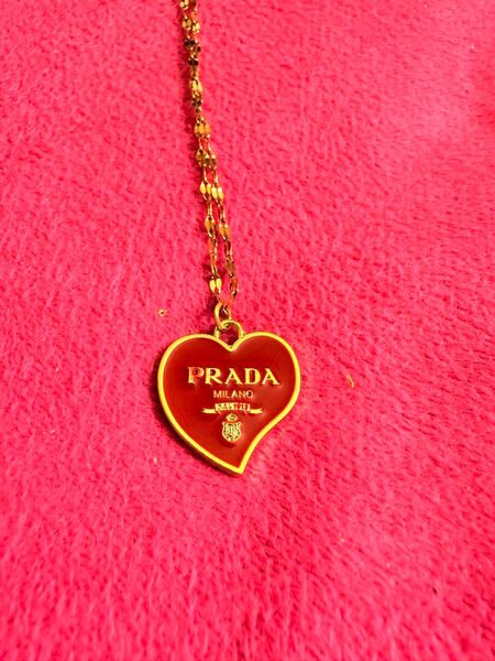 PRADA ハート型ネックレス ゴールド レッド