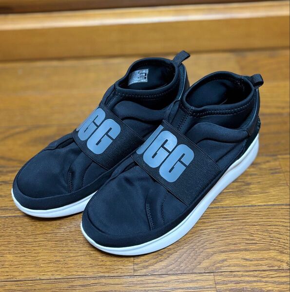 【美品】UGG アグスニーカースリッポン ニュートラレディース NEUTRA SNEAKER ブラック×ホワイト23.5cm