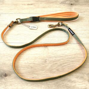 ドッグタグ付き◆AVIREX◆Sカーキ犬用リードMA-1タイプアヴィレックスストラップバックル開閉グリーンオレンジお散歩ロープひも