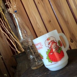 }70's~ Vintage * anchor ho  King company *FireKing Fire King * strawberry shortcake * print mug *USA Vintage 