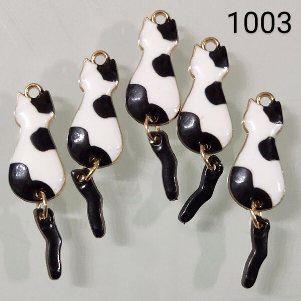 【1003】☆1セット5こ入り☆揺れるしっぽの猫チャーム☆400円商品よりどり5つで1000円対象商品