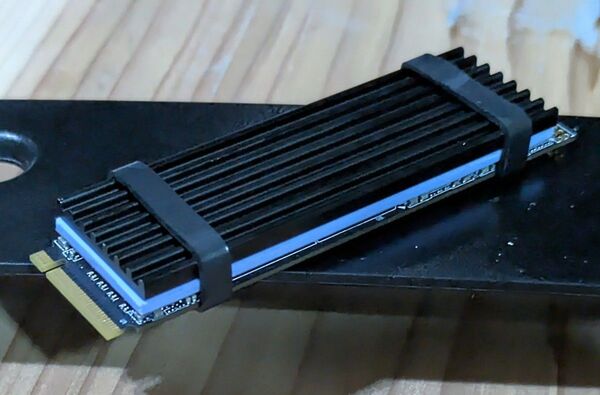 M.2 SSD NVMe 2TB 新品 ヒートシンク