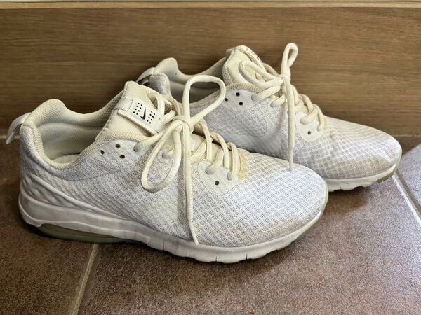NIKE スニーカー