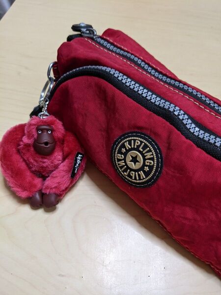 Kipling ペンケース レッド モンキーチャーム付き