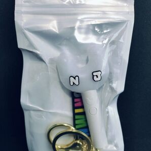 新品未使用 NewJeans ニュージーンズ ペンライト型ミニキーホルダー