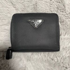 PRADA プラダ 二つ折り 財布 ナイロン ブラック 三角プレート