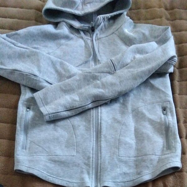 プーマ PUMA パーカー L グレー