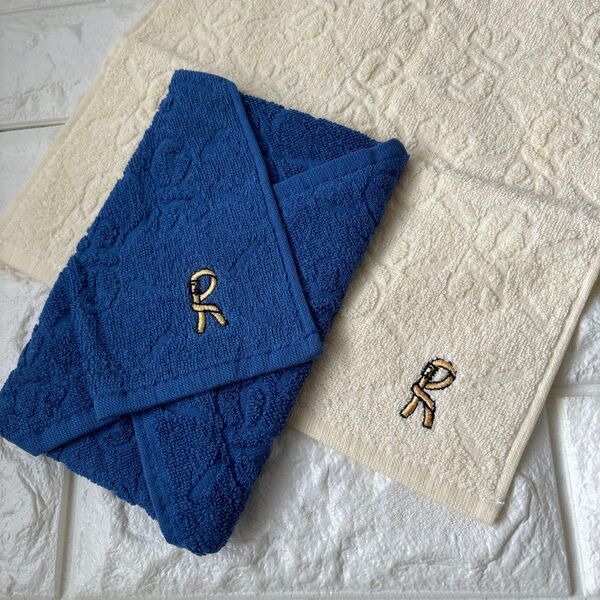 【新品】Roberta di Camerino 刺繍入りタオルハンカチ2枚セット