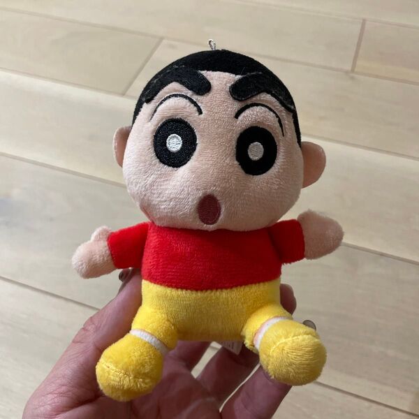 子どもが喜ぶ「クレヨンしんちゃん」ヒモを引っ張るとブルブル震えるぬいぐるみマスコット / まさおくんオマケ付き