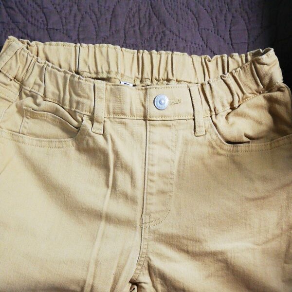 ユニクロ キッズ150サイズ ストレートパンツ 綿98%ポリウレタン2% 未使用 黄色?黄土色? ウエストゴムチャックなし
