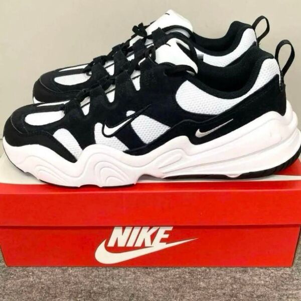 新品 NIKE ナイキ テックヘラ ランニングシューズ スニーカー 28
