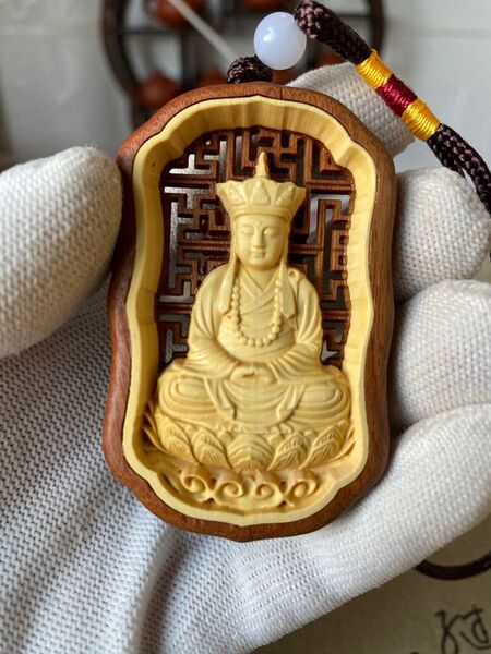 仏教美術 地蔵王 彫刻工芸品 精密彫刻 木彫仏像 縁起物 開運 お守り 透かし 高さ6.5cm ストラップ