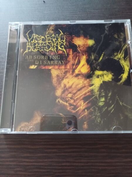 VISCERAL BLEEDING 3rdアルバム Absorbing the Disarray デスメタル