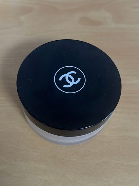 CHANEL プードゥル ユニヴェルセルリーブル N20 ルースパウダー